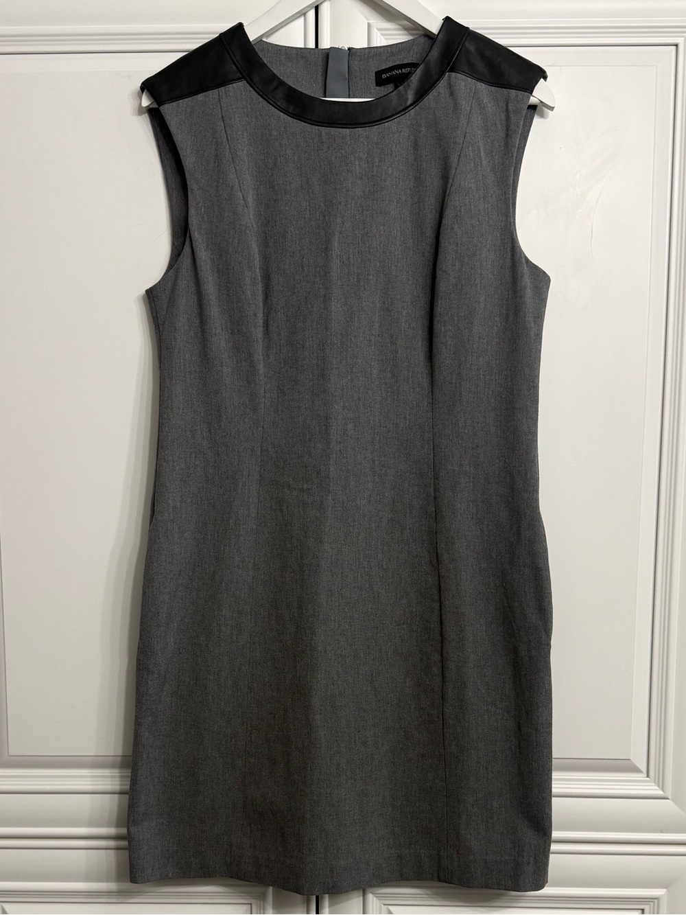 Banana Republic Gray Sleeveless Sheath Dress w/Black Faux Leather Trim Size 12